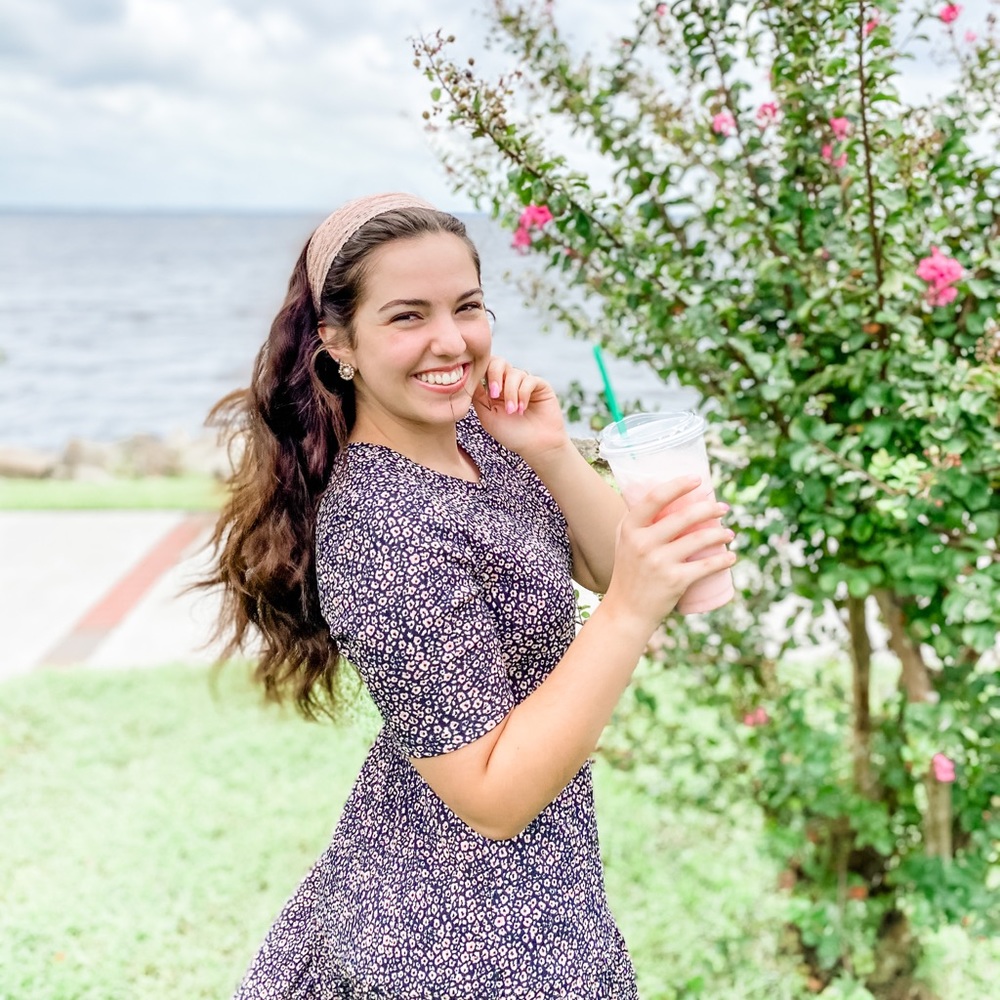 Meet your Posher, Alexia